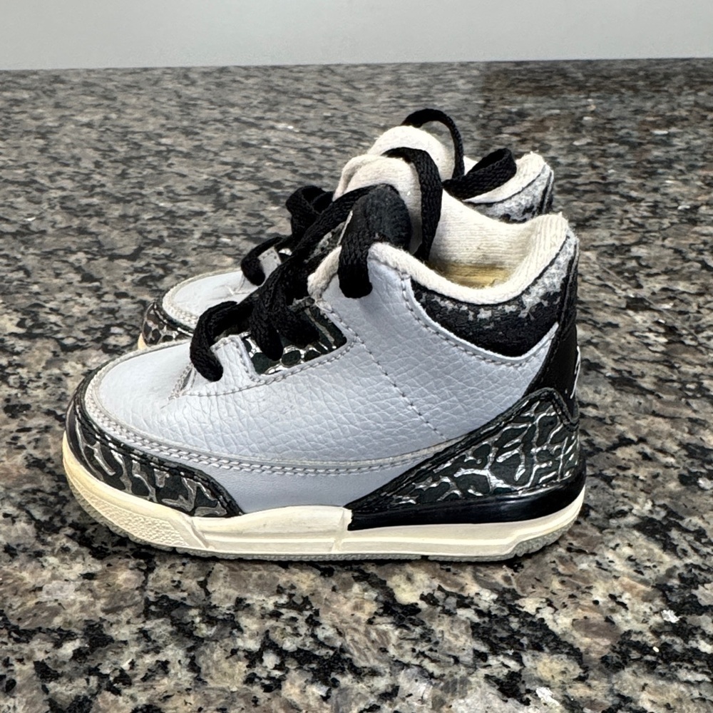 Jordan toddler Gray and Black Sneakers EUC 4 - Picture 4 of 10